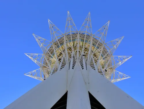 Entdecke Kasachstan - Bayterek-Turm in Kasachstans Hauptstadt Astana