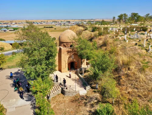 Entdecke Kasachstan - Ibrahim-Ata Mausoleum im Schymkenter Stadtteil Sairam