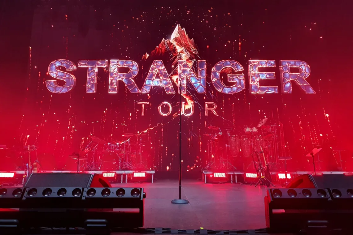 Entdecke Kasachstan - Bühne des Dimash Konzert Stranger in Düsseldorf